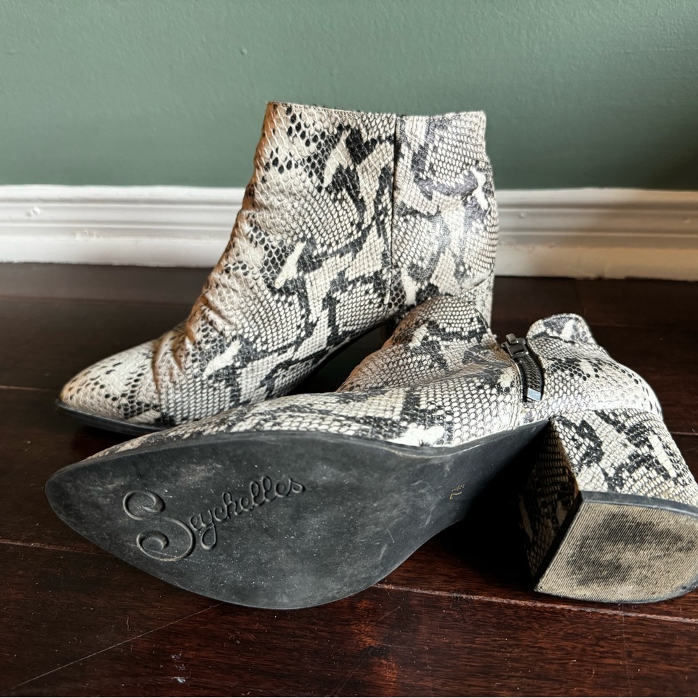 Seychelles Python Leather Boots / Size 7.5